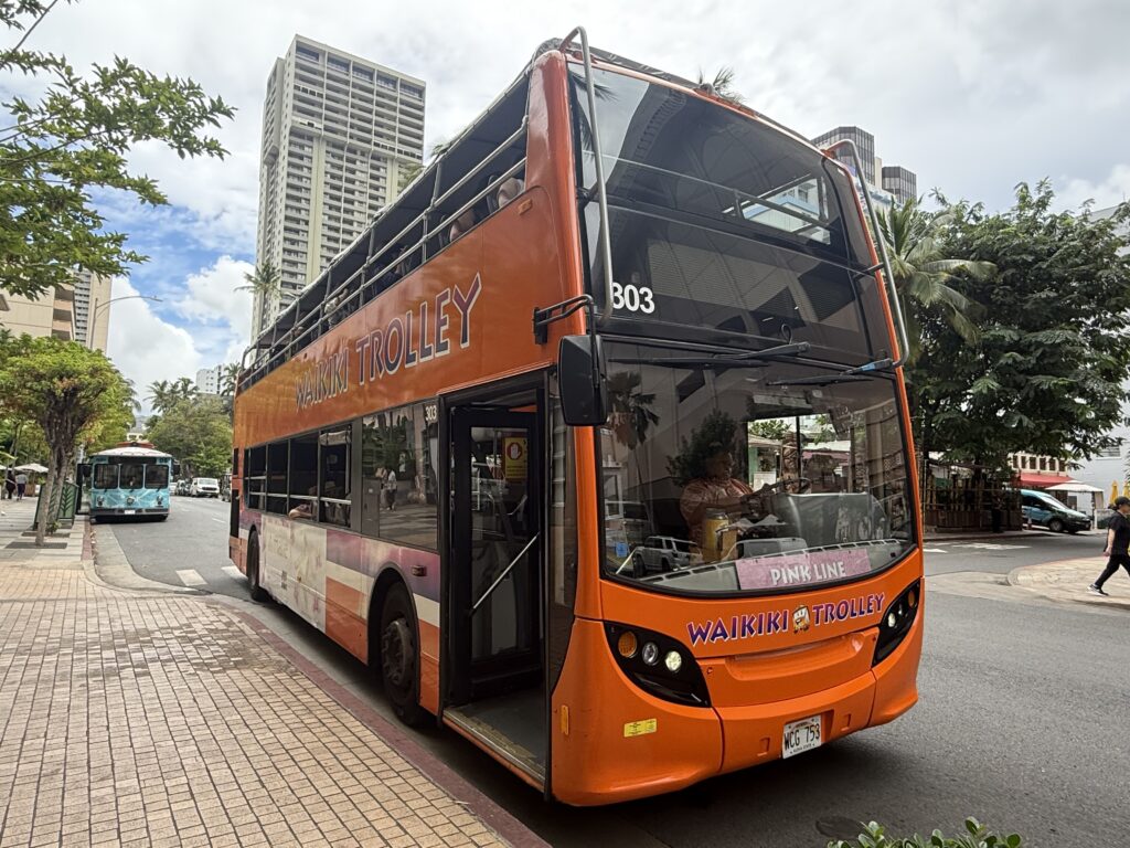 ワイキキトロリーのピンクラインはJCBカード提示で無料